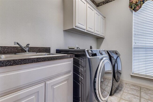 Building Photo - 8412 Greystone Ct