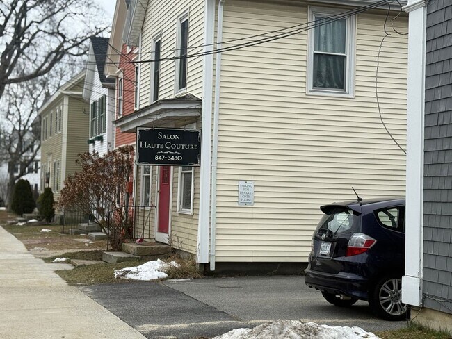 Building Photo - 366 Main St