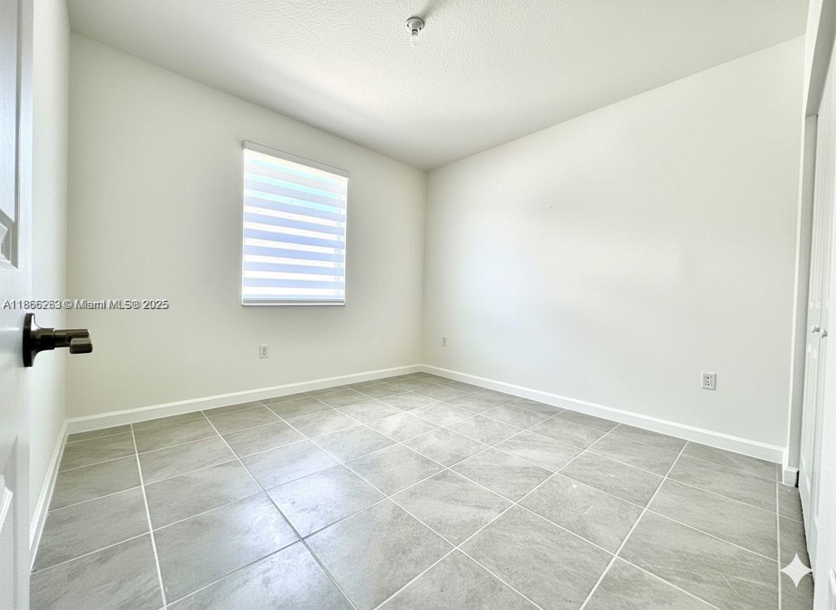 Building Photo - 2990 SE 23rd Ave