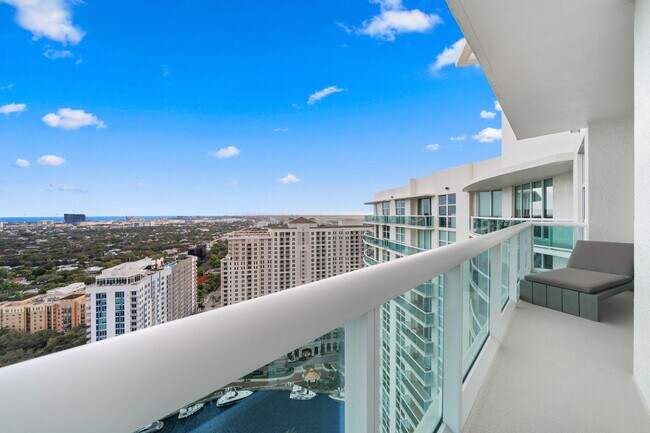 Building Photo - 347 N New River Dr E