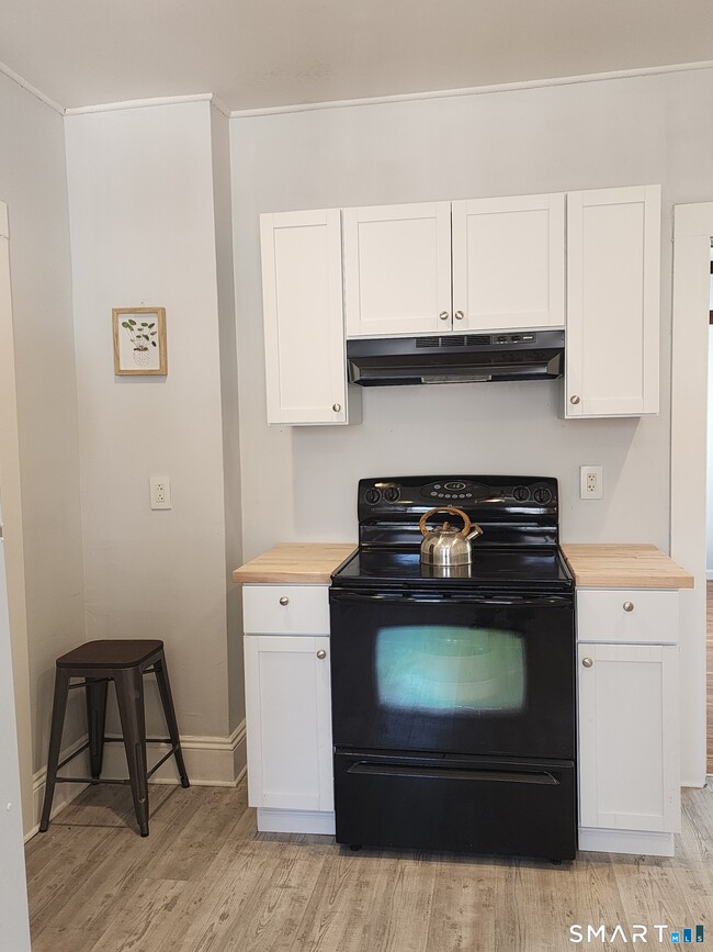 Building Photo - 458 Hillside Ave