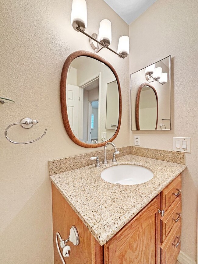 Building Photo - Charming 2BD/2BA Townhouse in Clairemont M...