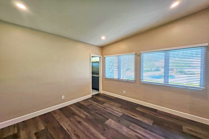 Building Photo - 23526 Dolorosa St