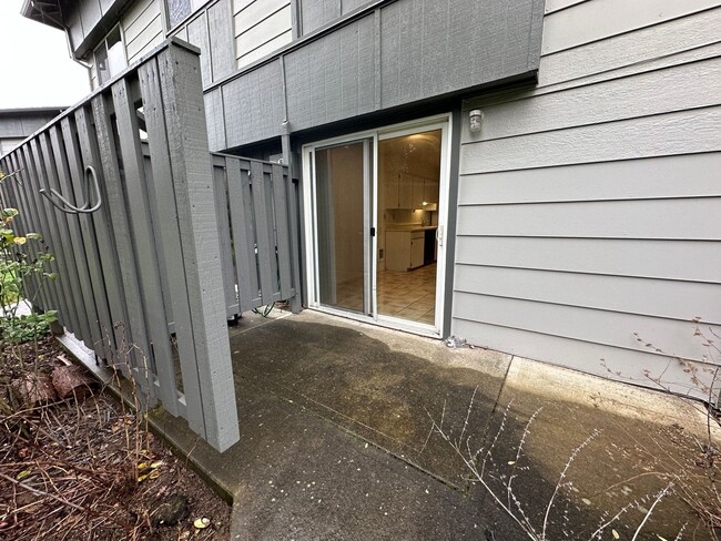 Building Photo - Application Pending - 3 Bedroom Condo for Rent - Hood River