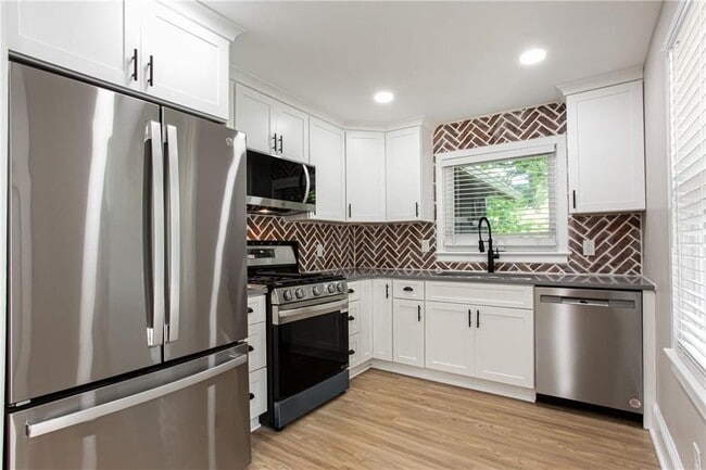 Building Photo - 629 Clairmont Cir