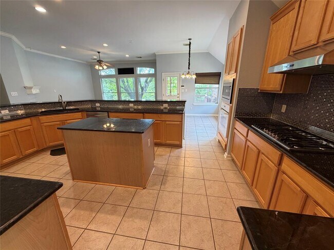 Building Photo - 8413 Sea Ash Cir