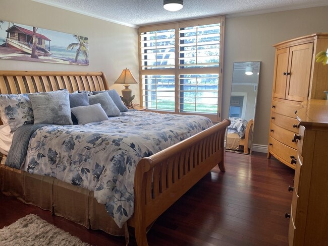 Building Photo - 14 Royal Palm Way