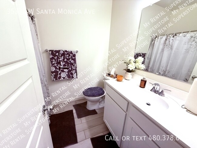 Building Photo - 35377 W Santa Monica Ave