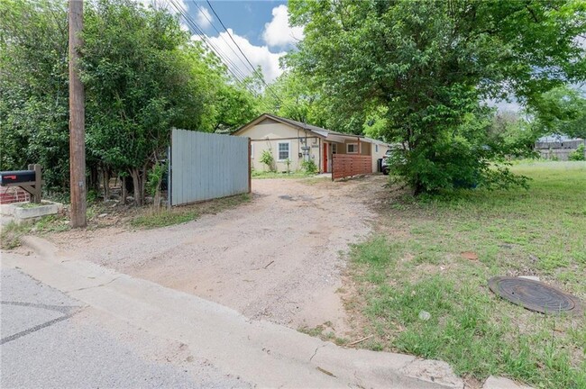 Building Photo - 1606 Walnut Ave
