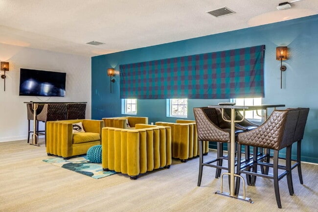 Building Photo - "Charming 1-Bedroom Townhouse Retreat on Campus Drive!"