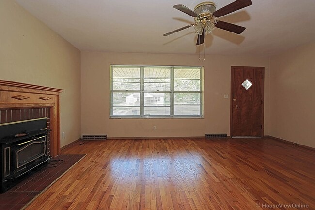 Building Photo - House Close To Campus- Available in June 2026