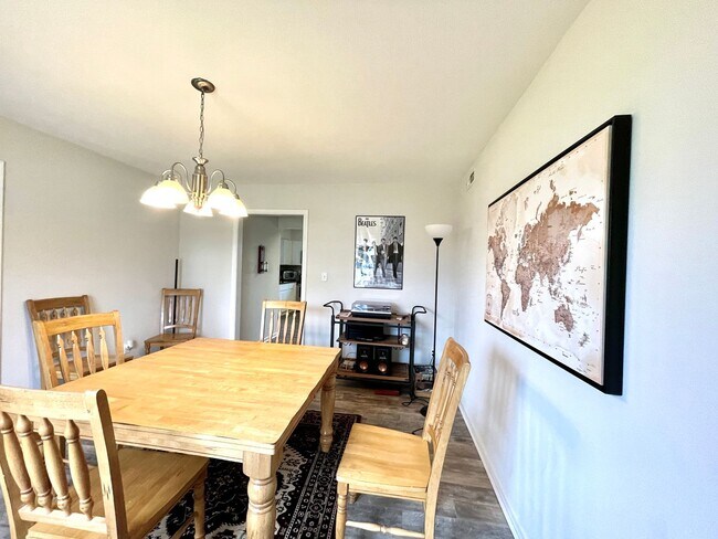 Building Photo - Rare, sought-after 5 bedroom home in Pembroke Meadows.