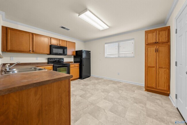 Building Photo - 313 Mertle Dr