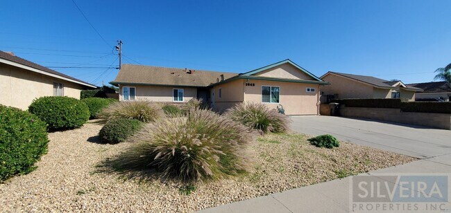 Primary Photo - 1642 N Russell Ave