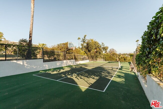 Building Photo - 5770 Busch Dr