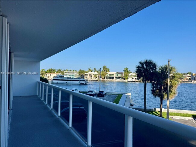 Building Photo - 20515 E Country Club Dr