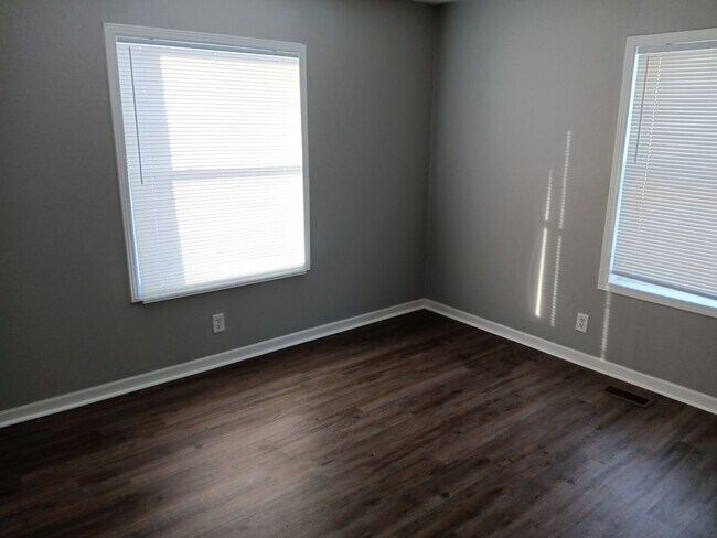 Building Photo - For Rent - Four-Bedroom Two-Bathroom Home Available NOW!