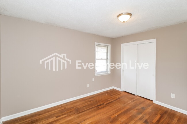 Building Photo - 1404 Old Hickory Rd