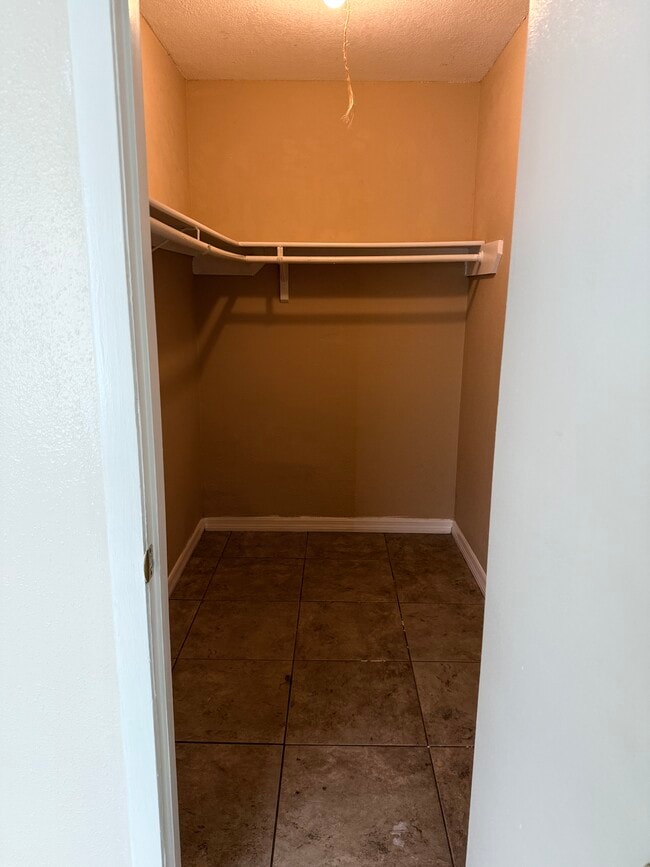 Building Photo - Avalon Unit 6