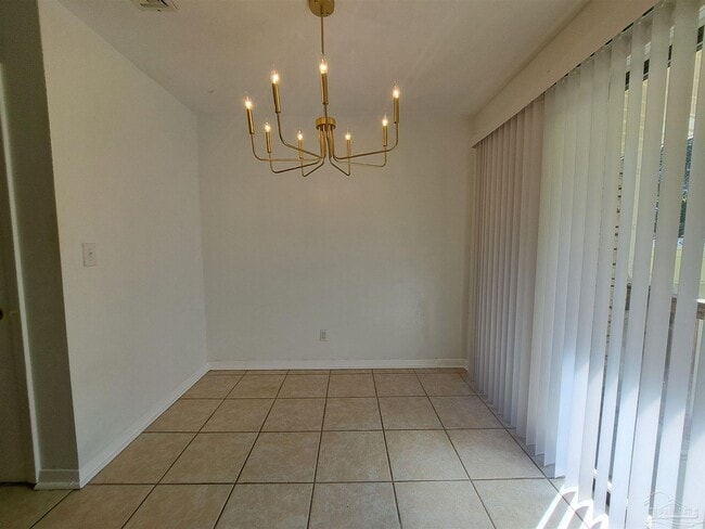 Building Photo - 8598 Meadowbrook Dr