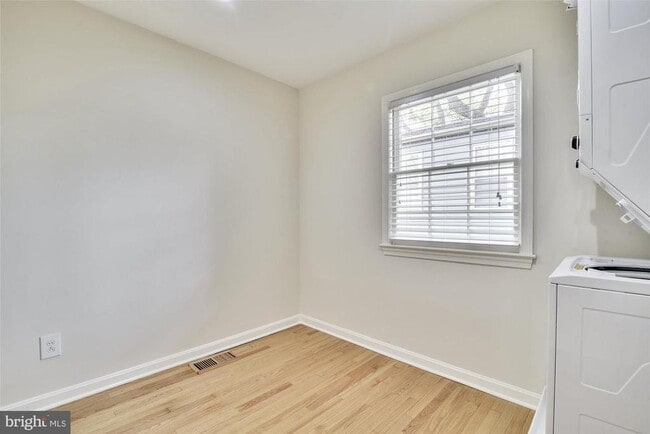 Building Photo - 221 S Fayette St