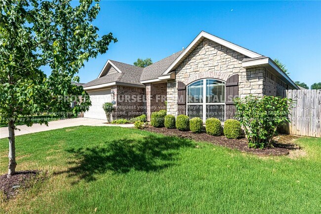 Building Photo - 2609 N Brush Creek Dr