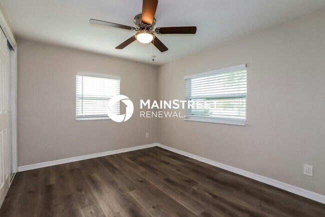 Building Photo - 3 Bedroom Pet-Friendly Home in ST PETERSBURG, FL with Main Street Renewal