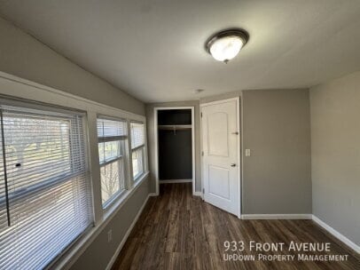 Building Photo - 933 Front Ave