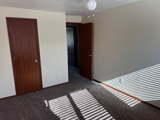 Building Photo - Condo with a golf course view