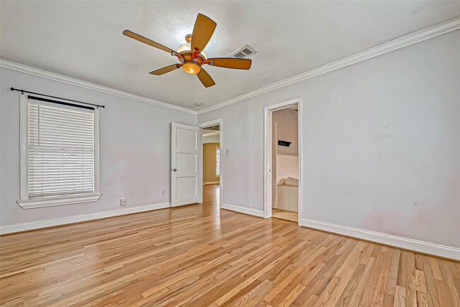 Building Photo - 802 E 29th St