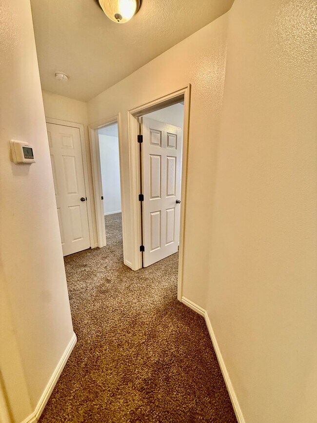 Building Photo - 1301 W Indian Hills Dr