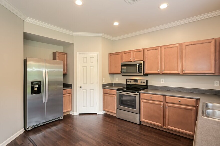 Building Photo - 1016 Solomon Ln