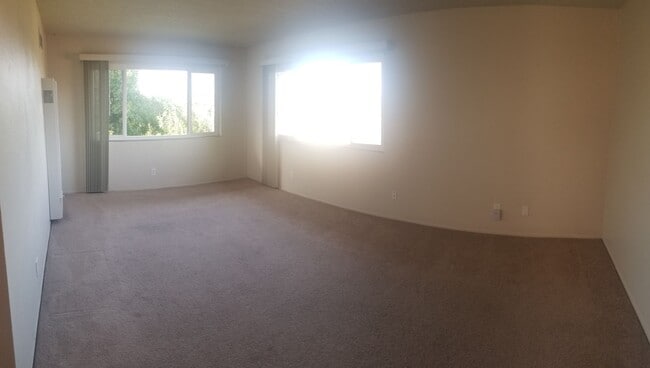 Building Photo - Utilities Included! Hayward 2-Bedroom with...