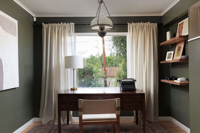 Building Photo - Beautiful Tarzana Rental!