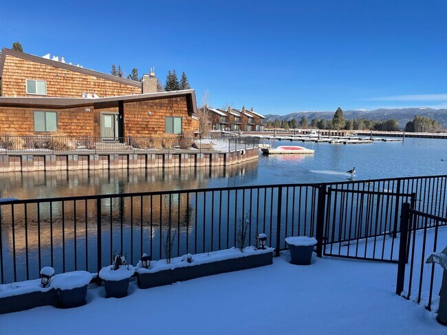 Building Photo - Secure your boat dock before summer!  Unfurnished 3 bed, 2 bath condo with marina and mountain vi...