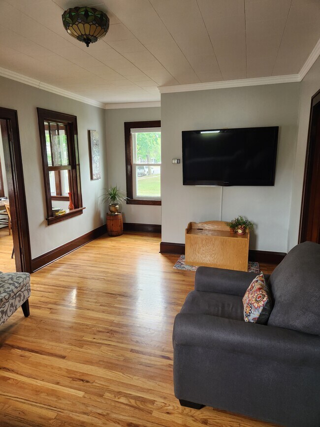 Living room - 224 S Pine St