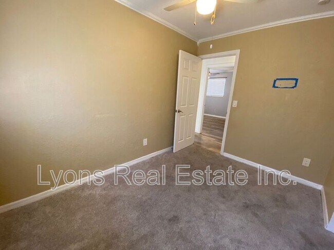 Building Photo - 537 Sacramento St