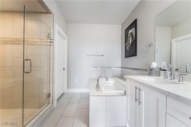 Building Photo - 2555 Hampton Rd