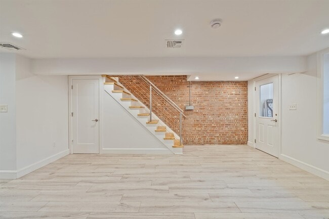 Building Photo - 47 Poplar St