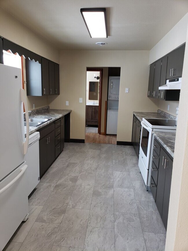 Building Photo - 1417 3rd Ave NW