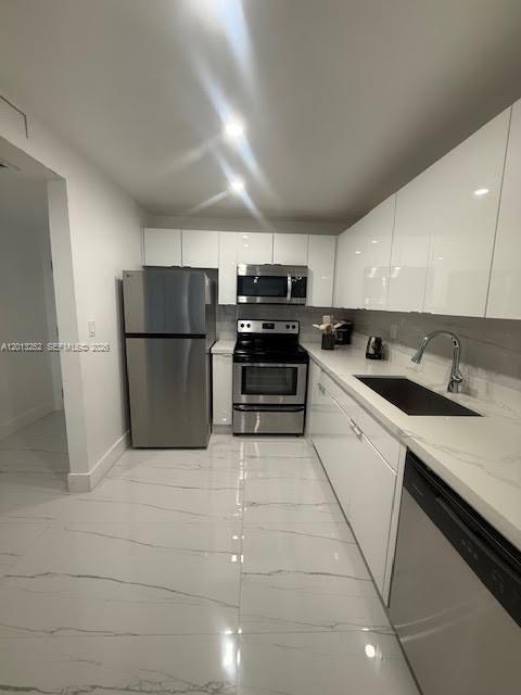 Building Photo - 2301 Collins Ave