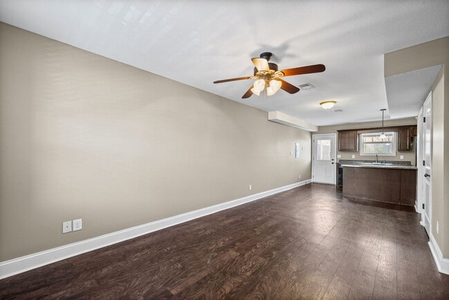 Building Photo - Pet Friendly Two Bedroom!