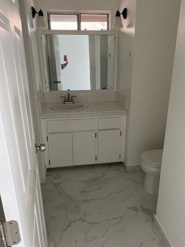 Building Photo - 1030 Kaweah St