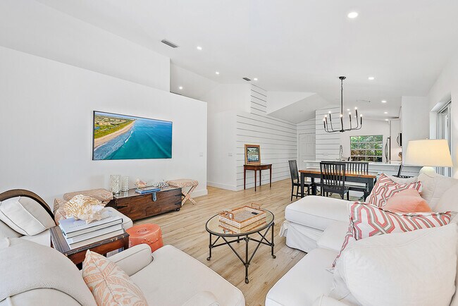 Building Photo - 15 Commodore Pl