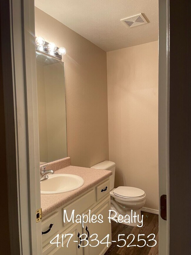 Building Photo - 3 Bedroom, 2 1/2 Bathroom Patio Home in Woodland Estates