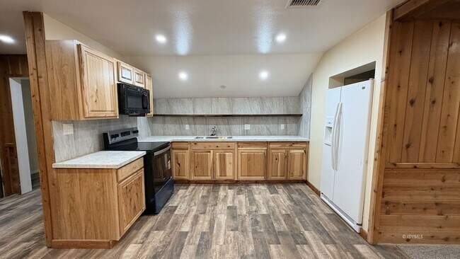 Building Photo - 54141 Pine Crest Ave