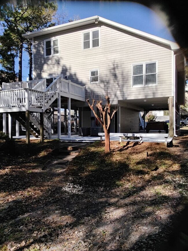 Building Photo - Beautiful remodeled home in Emerald Isle
