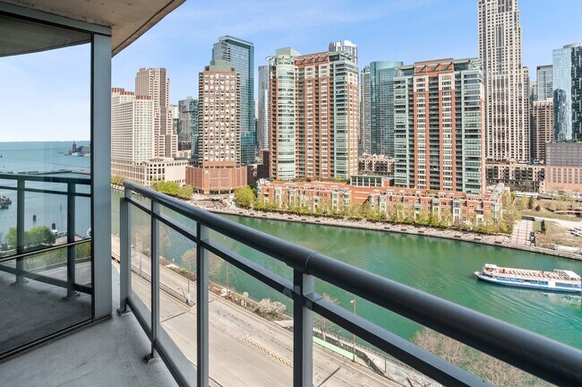 Building Photo - 450 E Waterside Dr
