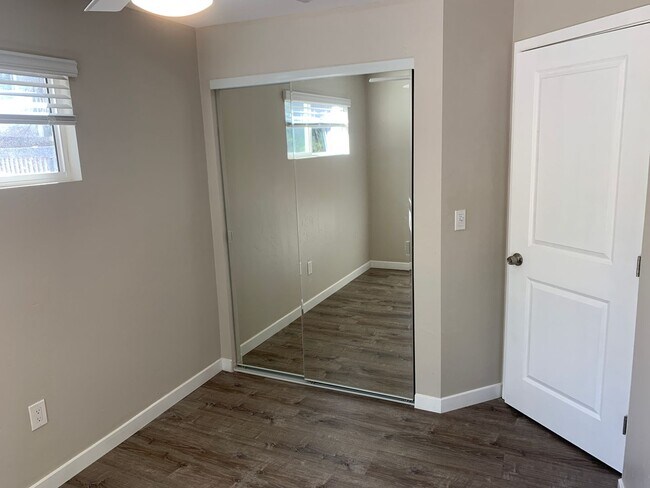 Building Photo - Nice 3 bedroom unit with Pool!  (Lease out, pending signatures. Check back in a few days!)