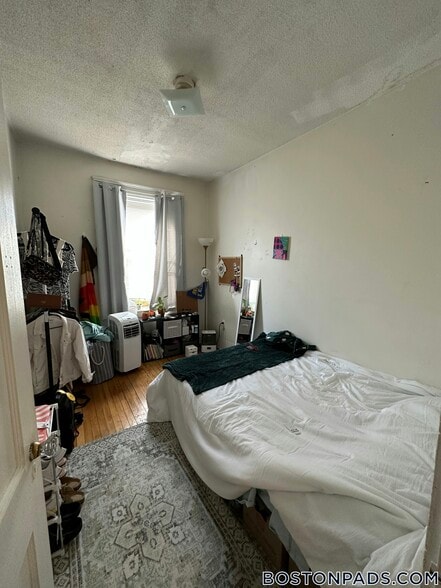 Building Photo - 32 Glenville Ave